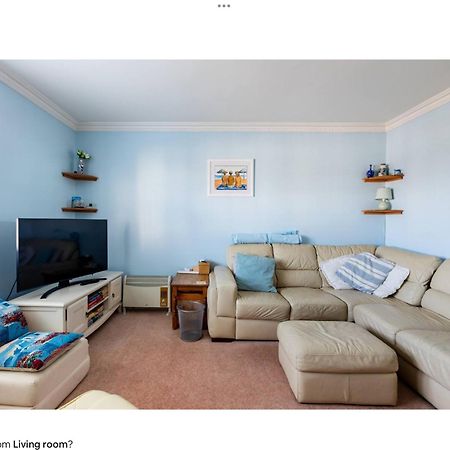 2 Bedrooms Apartment With Free Parking แลนซิง ภายนอก รูปภาพ